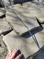 Kamenclub.ru: Песчаник пластушка светло-серый (4,0 - 6,0 см)  купить в Оренбурге плитняк - пластушка светло-серый песчаник 12600 руб/м3   фото КАМЕНЬ КЛУБ