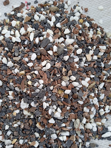 Kamenclub.ru: Мраморная крошка (щебень крошка микс: белый-зеленый-розовый) фр. 5-10 мм  купить в Оренбурге мрамор белый, зеленый, розовый, разноцветный, молочный декоративная ландшафтная мраморная крошка 9500 руб/т   фото КАМЕНЬ КЛУБ