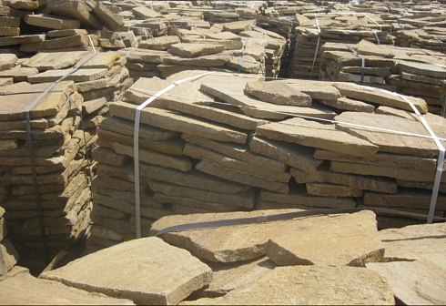 Kamenclub.ru: Песчаник пластушка желтый с рисунком (3 см)  купить в Оренбурге песчаник желтый с рисунком, рыжий, желтый песчаник пластушка ландшафтная рваная 8 500 руб/м3   фото КАМЕНЬ КЛУБ