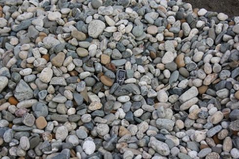 Kamenclub.ru: Галька речная окат (ассорти) фр. 50-100 мм. купить  в Оренбурге галька природная округлая серая белая черная серая коричневая синяя галька речная окатанная округлая 6200 руб/т   фото КАМЕНЬ КЛУБ