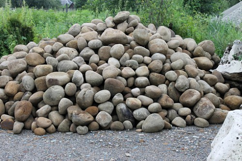 Kamenclub.ru: Песчаник ядра, фр. 100-300 мм  купить в Оренбурге песчаник бежевый серый рыжий речная галька 5 000 руб/т   фото КАМЕНЬ КЛУБ