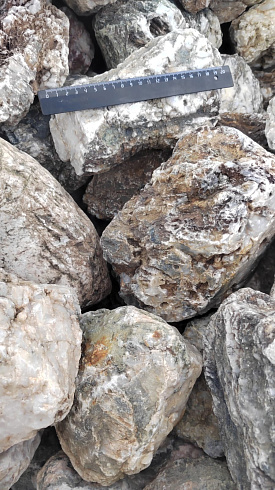 Kamenclub.ru: Кварцевый валунчик фр.100-300 мм.  купить в Оренбурге кварц белый, бежевый молочный рыжий крупный природный камень галечник 7850 руб/т   фото КАМЕНЬ КЛУБ