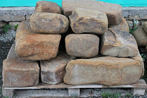 Kamenclub.ru: Песчаник для строительства и кладки (фр. 200-400 мм)  купить в Оренбурге песчаник бежевый серый рыжий желтый блоки для строительства из песчаника 6500 руб/т   фото КАМЕНЬ КЛУБ