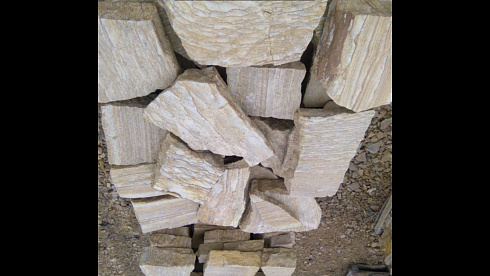 Kamenclub.ru: Песчаник пластушка желтый с рисунком (4-6 см)  купить в Оренбурге плитняк пластушка желтый с рисунком песчаник 9 000 руб/м3   фото КАМЕНЬ КЛУБ