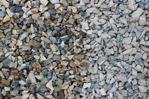 Kamenclub.ru: Мраморная крошка (щебень крошка медовый), фр. 10-20 мм.  купить в Оренбурге песчаник бежевый, серый каменная ландшафтная крошка  12000 руб/т   фото КАМЕНЬ КЛУБ