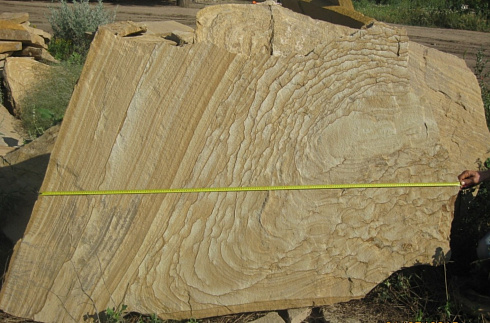 Kamenclub.ru: Форматный камень (плаха) пошаговая дорожка от 70-150 см (4 -12 см)  купить в Оренбурге плитняк  форматный плаха желтый песчаник 9 000 руб/т   фото КАМЕНЬ КЛУБ
