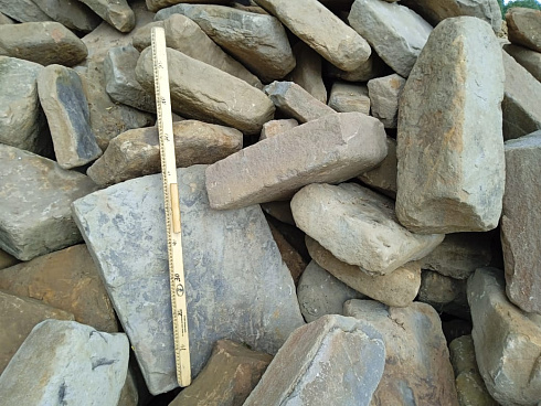 Kamenclub.ru: Песчаник для мощения дорожек, площадок, парковок ( фр 5-10 см)  купить в Оренбурге песчаник  серый желтый коричневый рыжий песчаник оголтованный окатанный 6500 руб/т   фото КАМЕНЬ КЛУБ