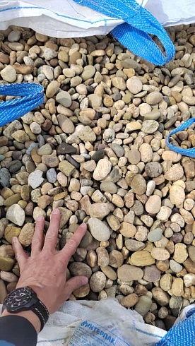 Kamenclub.ru: Галька речная окат рыжая фр. 20-40 мм. купить  в Оренбурге галька речная окатанная рыжая желтая серая округлая речная галька 5000 руб/т   фото КАМЕНЬ КЛУБ