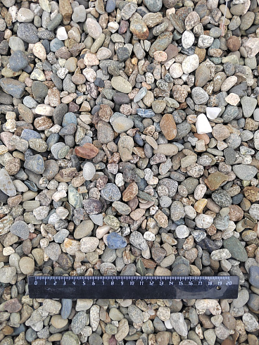 Kamenclub.ru: Галька речная окат (серая) фр.10-20 мм купить  в Оренбурге галька речная серая, серый, темно-серый, светло-серый, коричневый ландшафтная декоративная речная окатанная округлая галька 5000 руб/т   фото КАМЕНЬ КЛУБ