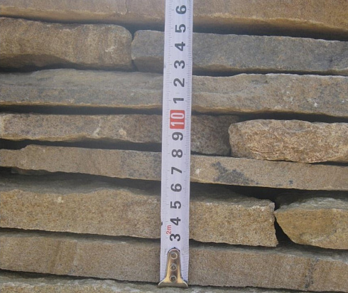 Kamenclub.ru: Песчаник пластушка желтый с разводом под дерево (2 см)  купить в Оренбурге плитняк желтый с разводами, желтый, рыжий, серый песчаник пластушка рваная ландшафтная 11 000 руб/м3   фото КАМЕНЬ КЛУБ