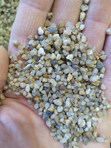 Кварцевый песок сухой фракцинированный фр. 1,6-4 мм.  купить в Оренбурге фото Камень Клуб