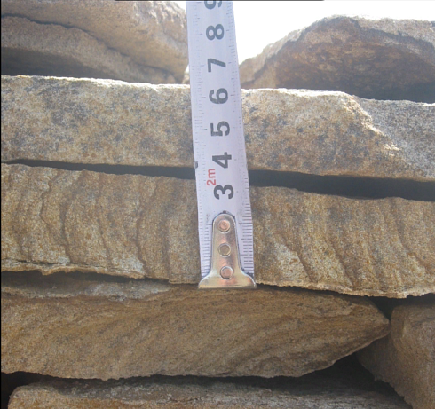 Kamenclub.ru: Песчаник пластушка желтый с рисунком (3 см)  купить в Оренбурге песчаник желтый с рисунком, рыжий, желтый песчаник пластушка ландшафтная рваная 8 500 руб/м3   фото КАМЕНЬ КЛУБ