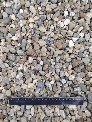 Kamenclub.ru: Галька речная окат (серая) фр.10-20 мм купить  в Оренбурге галька речная серая, серый, темно-серый, светло-серый, коричневый ландшафтная декоративная речная окатанная округлая галька 5000 руб/т   фото КАМЕНЬ КЛУБ