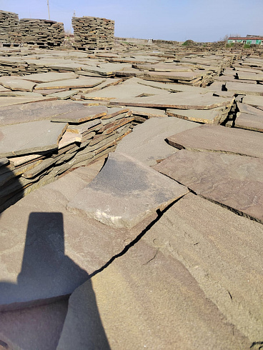 Kamenclub.ru: Песчаник пластушка серо-зеленый (3,0 см)  купить в Оренбурге песчаник серо-зеленый, серый, зеленый песчаник пластушка колотый рваный ландшафтный 10200 руб/м3   фото КАМЕНЬ КЛУБ