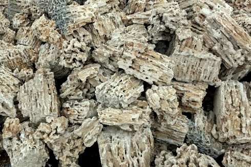 Kamenclub.ru: Крымский природный меотис фр. 100-500 мм.  купить в Оренбурге меотис бежевый рыжий молочный желтый ракушечник 4 500 руб/т   фото КАМЕНЬ КЛУБ