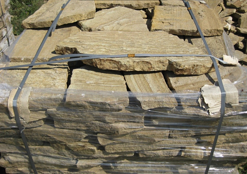 Kamenclub.ru: Песчаник пластушка желтый с рисунком (3 см)  купить в Оренбурге песчаник желтый с рисунком, рыжий, желтый песчаник пластушка ландшафтная рваная 8 500 руб/м3   фото КАМЕНЬ КЛУБ