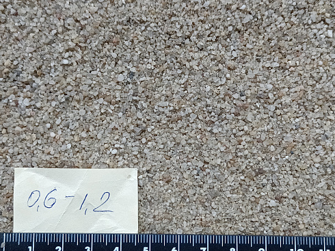 Кварцевый песок для площадок фр. 0,6-1,2 мм.  купить в Оренбурге фото Камень Клуб
