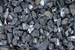 Kamenclub.ru: Щебень крошка черный (мрамор) фр. 5-10 мм.  купить в Оренбурге мрамор черный с белыми прожилками, черный, белый мраморная крошка декоративная ландшафтная 11000 руб/т   фото КАМЕНЬ КЛУБ