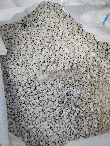 Kamenclub.ru: Мраморная крошка, щебень, цвет-белый, фр. 5-10 мм.  купить в Оренбурге мрамор белый, айвори, молочный мраморная каменная крошка ландшафтная 12000 руб/т   фото КАМЕНЬ КЛУБ