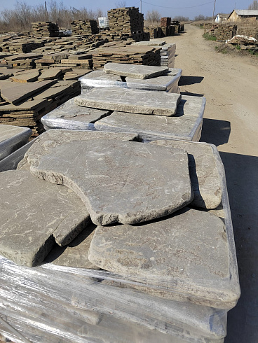 Kamenclub.ru: Песчаник галтованный для облицовки (фр. 2-5 см)  купить в Оренбурге песчник рыжий желтый серый песчаник окатанный речной 6 000 руб/т   фото КАМЕНЬ КЛУБ