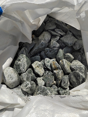 фото Галтованный жадеит (фр. 70-100 мм)  купить в Оренбурге в интернет-портале КАМЕНЬ КЛУБ