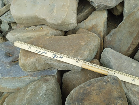 Kamenclub.ru: Песчаник для мощения дорожек, площадок, парковок ( фр 5-10 см)  купить в Оренбурге песчаник  серый желтый коричневый рыжий песчаник оголтованный окатанный 6500 руб/т   фото КАМЕНЬ КЛУБ