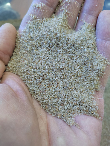 Кварцевый песок для площадок фр. 0,3 - 1 мм.  купить в Оренбурге фото Камень Клуб