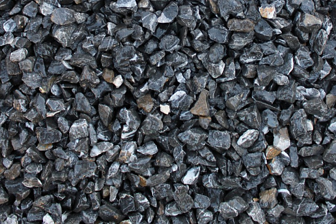 Kamenclub.ru: Щебень крошка черный (мрамор) фр. 40-70 мм.  купить в Оренбурге мрамор черный с белыми прожилками, черный, белый декоративный щебень 11000 руб/т   фото КАМЕНЬ КЛУБ