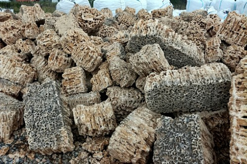 Kamenclub.ru: Крымский природный меотис фр. 100-500 мм.  купить в Оренбурге меотис бежевый рыжий молочный желтый ракушечник 4 500 руб/т   фото КАМЕНЬ КЛУБ