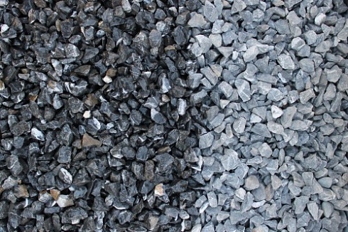 Kamenclub.ru: Щебень крошка черный (мрамор) фр. 10-20 мм.  купить в Оренбурге мрамор черный с белыми прожилками, черный, белый каменная ландшафтная декоративная крошка щебня 11000 руб/т   фото КАМЕНЬ КЛУБ