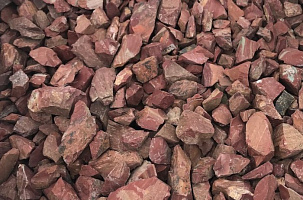 Kamenclub.ru: Щебень крошка красный (ЯШМА) фр. 20-40 мм.  купить в Оренбурге яшма красный, бордовый декоративный ландшафтный щебень 9000 руб/т   фото КАМЕНЬ КЛУБ