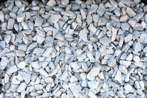 Kamenclub.ru: Мраморная крошка, щебень, цвет-белый, фр. 3-5 мм.  купить в Оренбурге мрамор белый молочный бежевый мрамор колотый 11500 руб/т   фото КАМЕНЬ КЛУБ