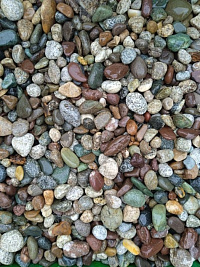 Kamenclub.ru: Галька речная окат цветная фр.5-10 мм. купить  в Оренбурге галька речная белый, серый, красноватый, синий, темно-серый речная окатанная галька декоративная 6800 руб/т   фото КАМЕНЬ КЛУБ