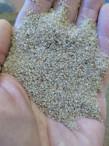 Кварцевый песок для площадок фр. 0,3 - 1 мм.  купить в Оренбурге фото Камень Клуб