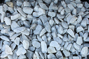 Kamenclub.ru: Мраморная крошка, щебень, цвет-белый, фр. 40-70 мм.  купить в Оренбурге мрамор белый молочный айвори мраморный каменный декоративный  12000 руб/т   фото КАМЕНЬ КЛУБ