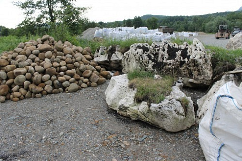 Kamenclub.ru: Песчаник ядра, фр. 100-300 мм  купить в Оренбурге песчаник бежевый серый рыжий речная галька 5 000 руб/т   фото КАМЕНЬ КЛУБ