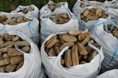 Kamenclub.ru: Песчаник для строительства и кладки блочный (фр 100-200 мм)  купить в Оренбурге песчаник бежевый серый рыжий валун мелкий для строительства песчаник 6500 руб/т   фото КАМЕНЬ КЛУБ